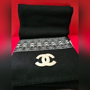 New Black and Cream Knit Scarf